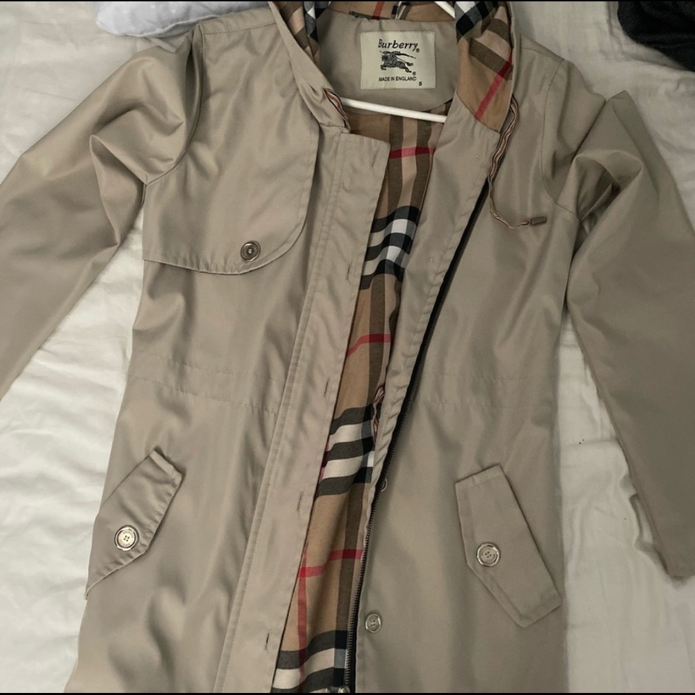 COPY - Burberry rain coat Measurements 16 1/2 inches across the shoulders